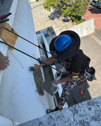 台中高空吊掛作業, 台中高空吊掛泥作, 台中外牆高空工程, 台中高空繩索吊掛施工(蜘蛛人), 台中特殊空間地形外牆施工作業, 
                                台中蜘蛛人泥作, 台中外牆磁磚脫落修繕, 台中外牆抓漏防水補強, 台中特殊空間地形外牆施工作業